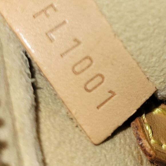 Louis Vuitton Monogram MM Looping Bag - Picture 11 of 16